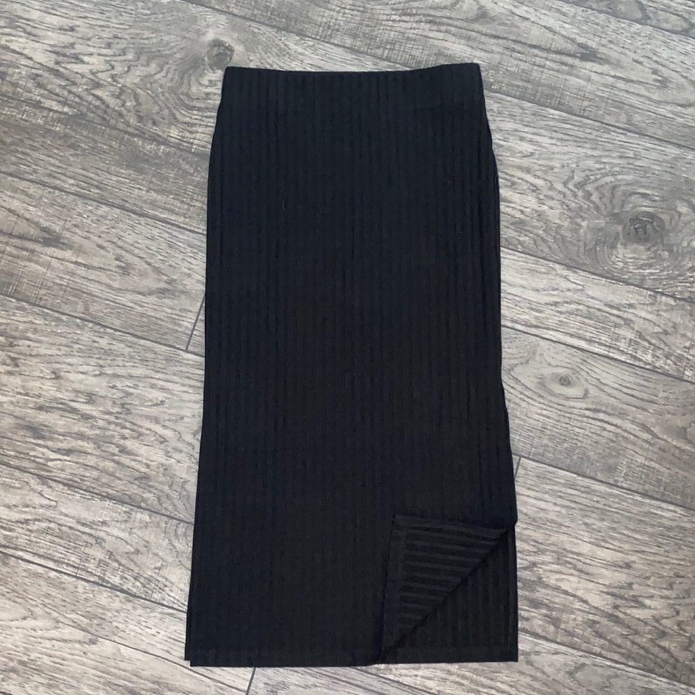 Black MIDI ribbed skirt
